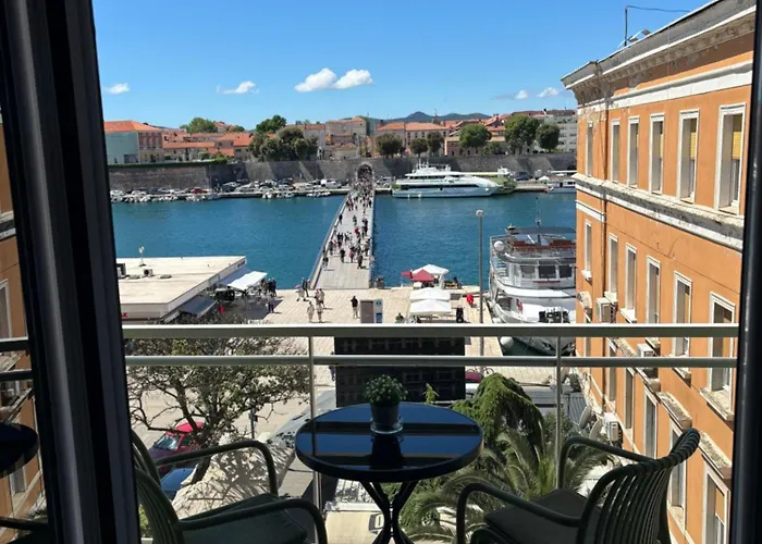 Aurum Ponte Deluxe * זאדאר